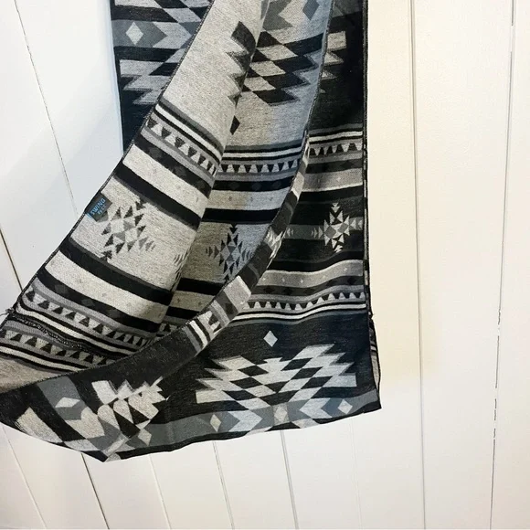 Swing by CC Geometric Patterned Infinity Scarf. - Picture 2 of 4